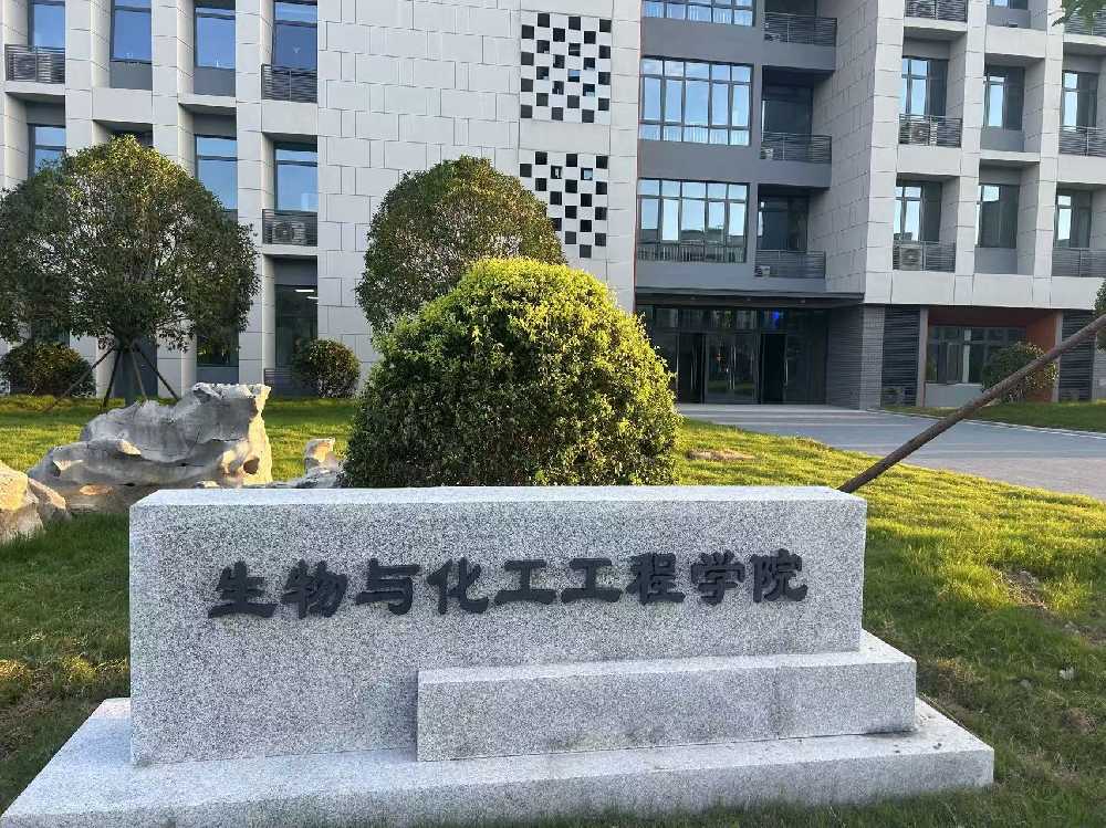 江达县扬州职业大学体育场高杆灯项目